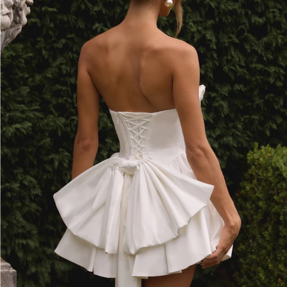 Elegant Strapless White Dress - Picture 2 of 9